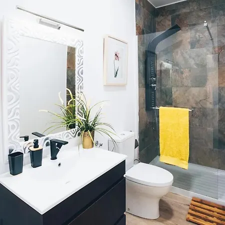 بيت للعطل Yellow Townhouse And Terrace *