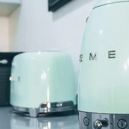 Yellow Townhouse And Terrace * Funchal (Madeira)