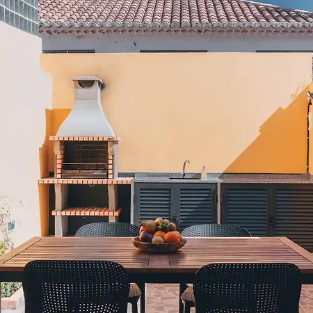 Yellow Townhouse And Terrace * Funchal (Madeira)