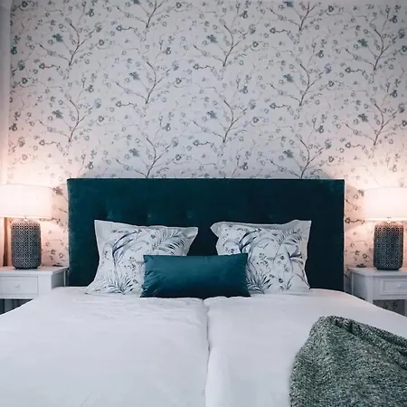 Yellow Townhouse And Terrace Сasa de vacaciones