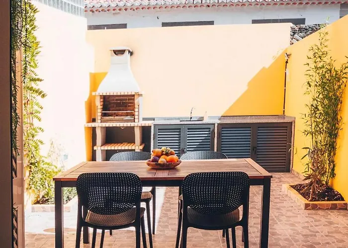 Hébergement de vacances Yellow Townhouse And Terrace