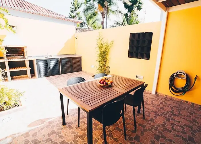 Hébergement de vacances Yellow Townhouse And Terrace