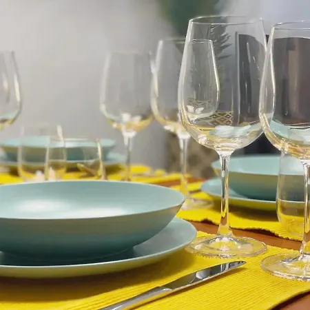 Yellow Townhouse And Terrace Tatil Evi *