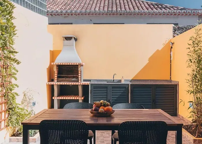 Yellow Townhouse And Terrace * فونشال