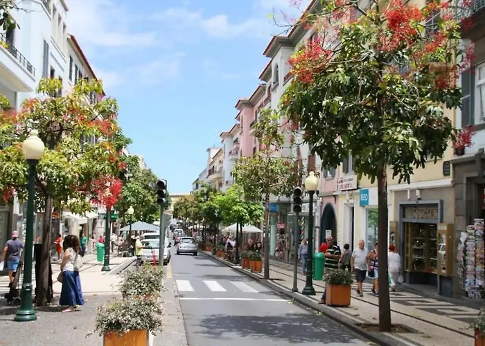 Yellow Townhouse And Terrace بيت للعطل فونشال
